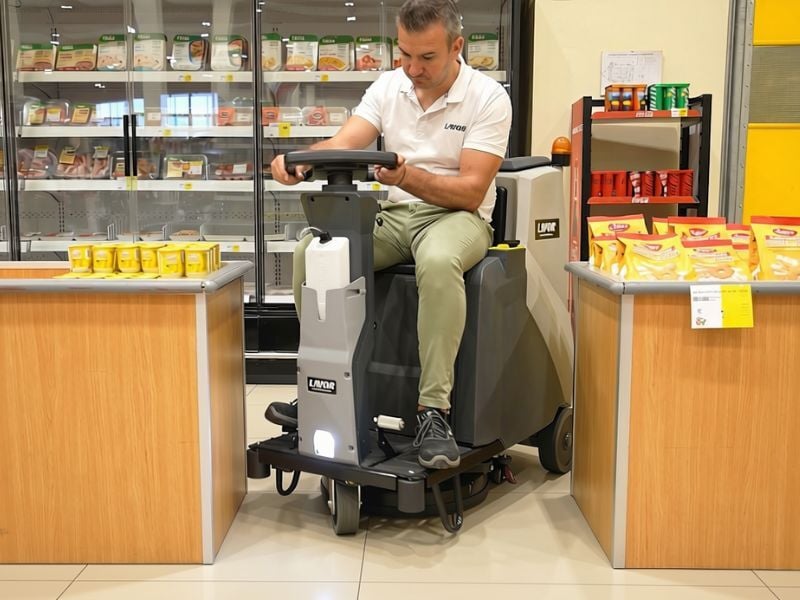 Lavasciuga Pavimenti Uomo a Bordo Compatta